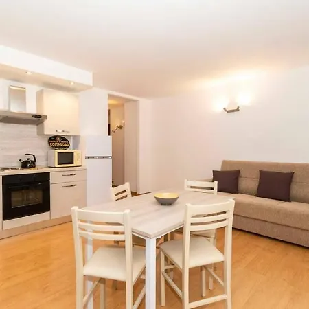 Apartment Silenziosa, Nel Verde, Pet Allowed: Golden Home* *